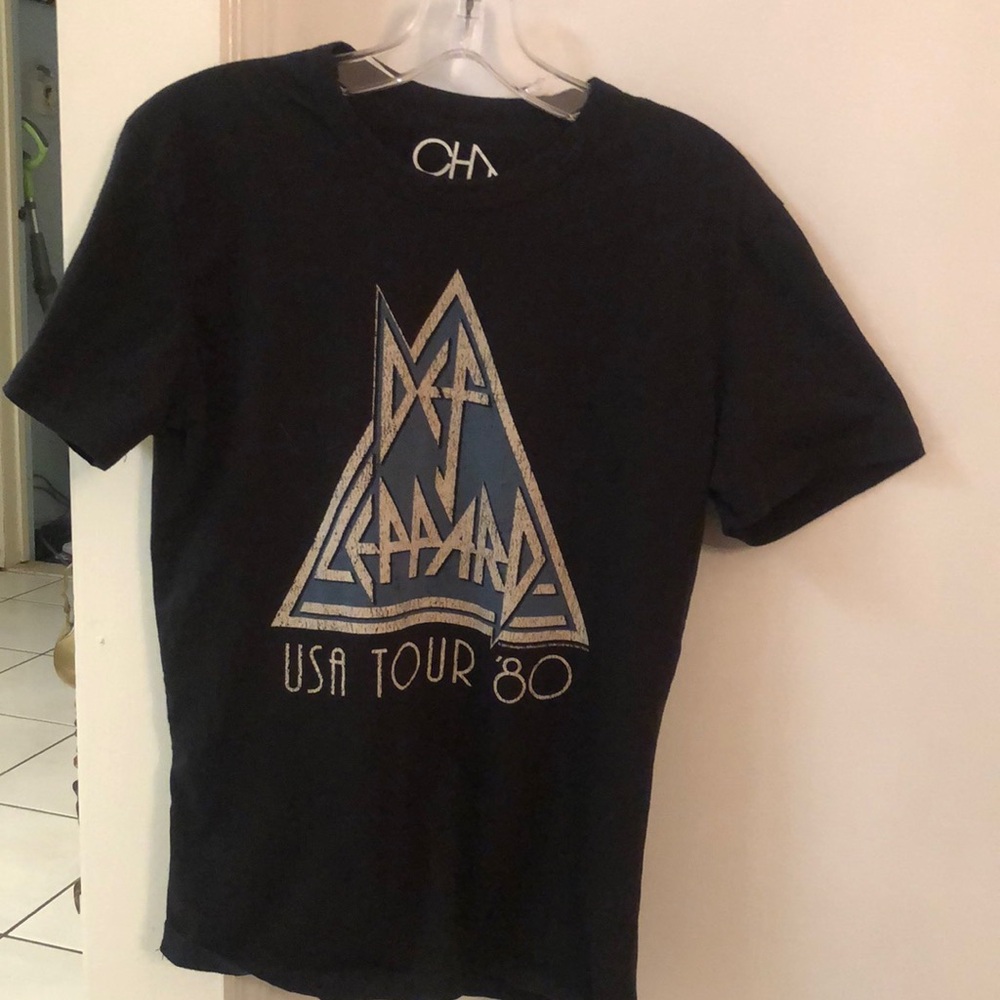Chaser black tee Def Lepard sz S 17” pit to pit